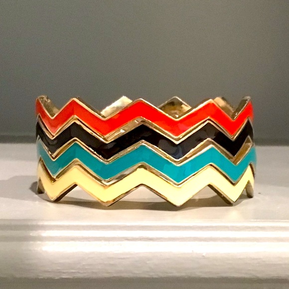 Jewelry - 🔴SET OF 4 CHEVRON STACKING BRACELETS🔴